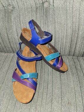 🍉Naot Blue Teal Purple Strappy Sandals